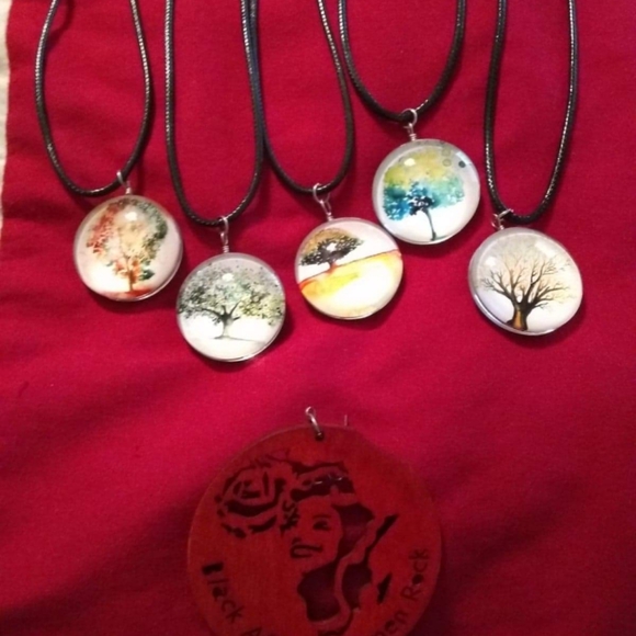 Necklaces - Picture 4 of 8